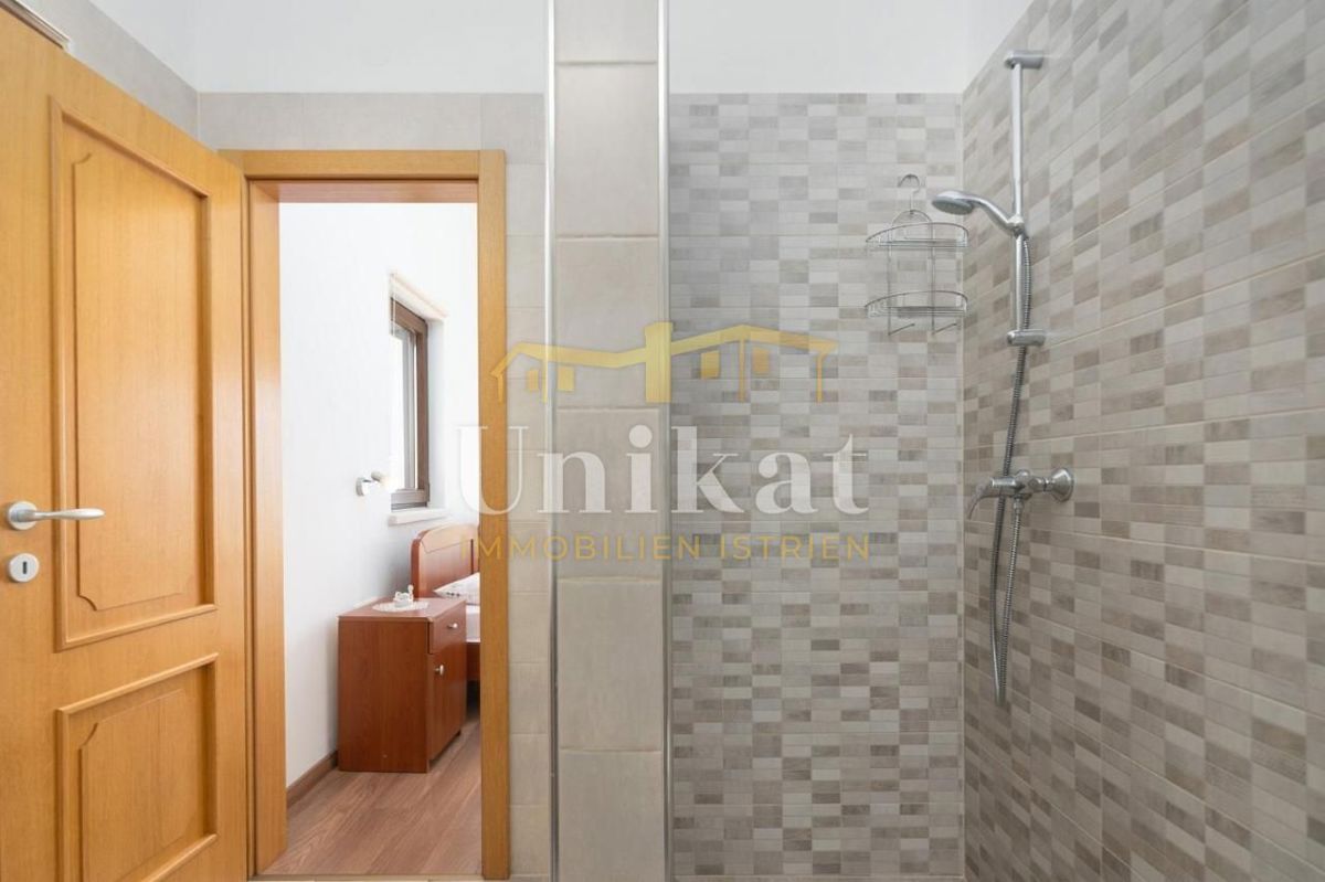 Casa con piscina e vista mare